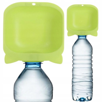 Πίνει μπουκάλι